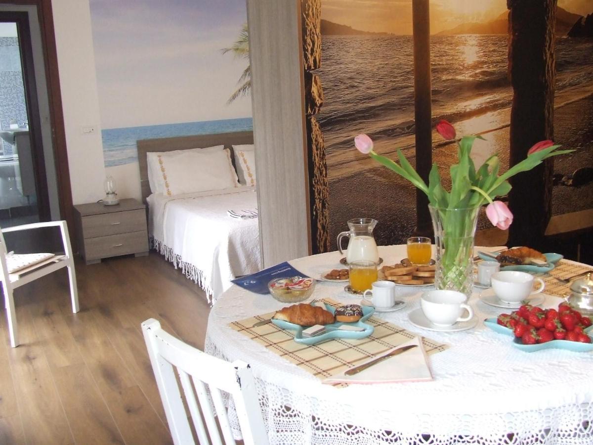 Casa Laura Bed and Breakfast Terracina Buitenkant foto